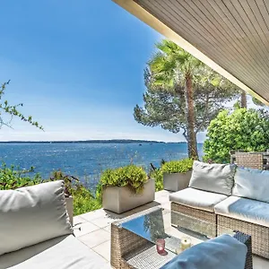 Adriana By Terry's Homes Waterfront Seaview Apartment